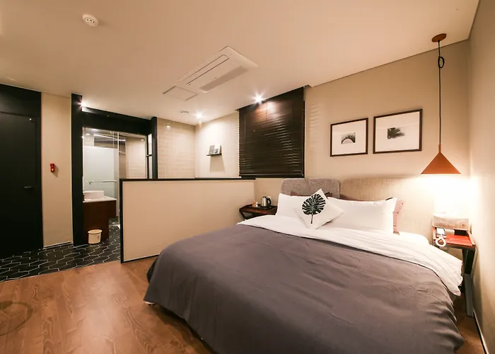 Brown Dot Yangjeong Отель Пусан